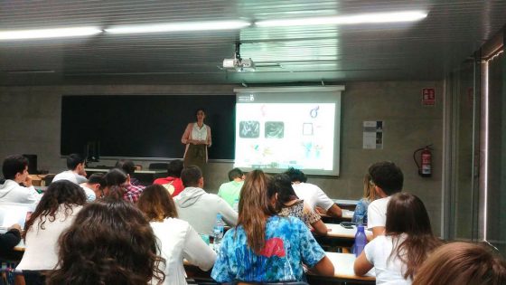 Ein multidisziplinäres Team von Experten des Instituto Bernabeu nimmt als Referenten zu Beginn des IV-Kurses über Stammzellen an der Universität von Alicante teil