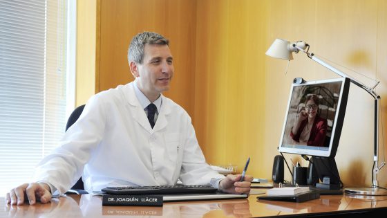 Dr. Ll. Aparicio bietet einen Vortrag über den Umgang mit Implantationsfehlern auf einem Online-Fachtreffen, das von der Spanischen Gesellschaft für Fruchtbarkeit organisiert wird