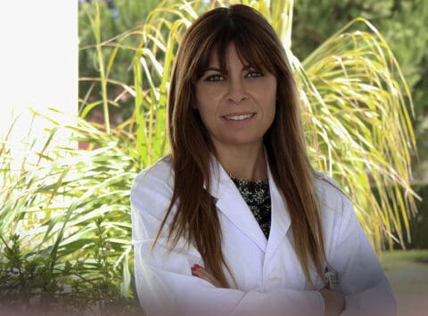 Die Ärztin Belén Moliner leitet den ersten Master für Endometriose in Spanien