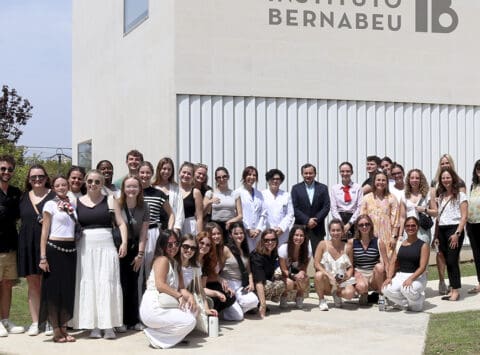 Medizinstudenten der Universität James Madison in den USA besuchen die Einrichtungen des Instituto Bernabeu Alicante