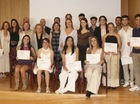 The Dr Rafael Bernabeu scholarships for university students distribute €37,500 among students of Nursing, Biotechnology, Biology, Pharmacy and Medicine from all over Spain.