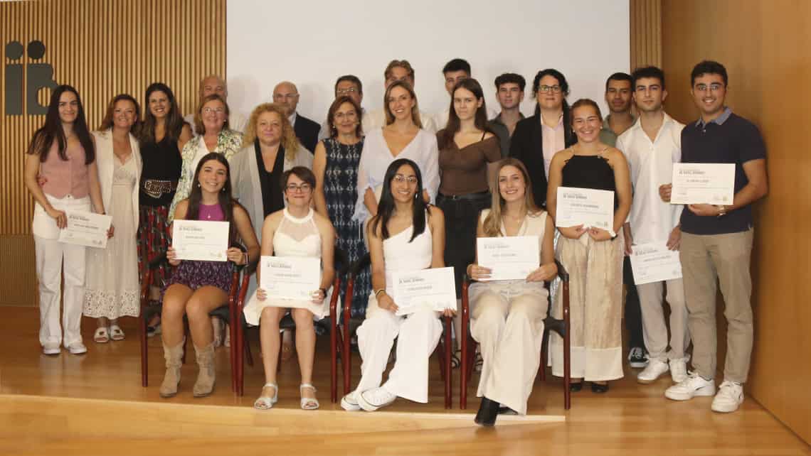 The Dr Rafael Bernabeu scholarships for university students distribute €37,500 among students of Nursing, Biotechnology, Biology, Pharmacy and Medicine from all over Spain.