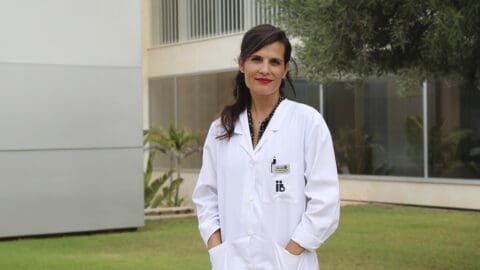 Dr. Andrea Bernabeu nimmt als Dozentin beim Master für menschliche Reproduktion der Universidad Complutense de Madrid teil