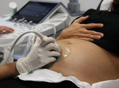 2025, clave para la natalidad: la medicina reproductiva sigue creciendo como alternativa para tener un hijo en España